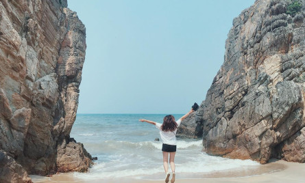 Bãi biển Đá Nhảy tuyệt tác điêu khắc của biển